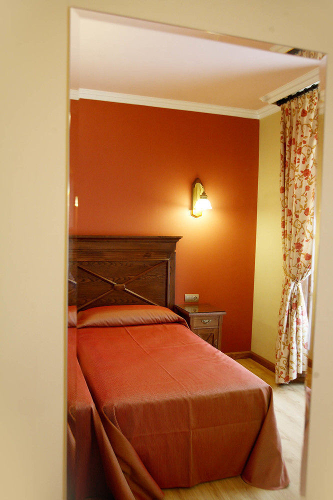 Hotel Imperion Onís Exterior foto