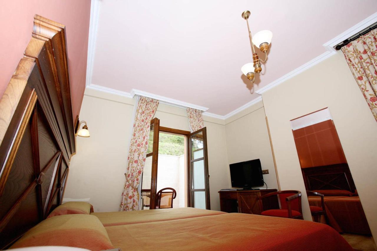 Hotel Imperion Onís Zimmer foto
